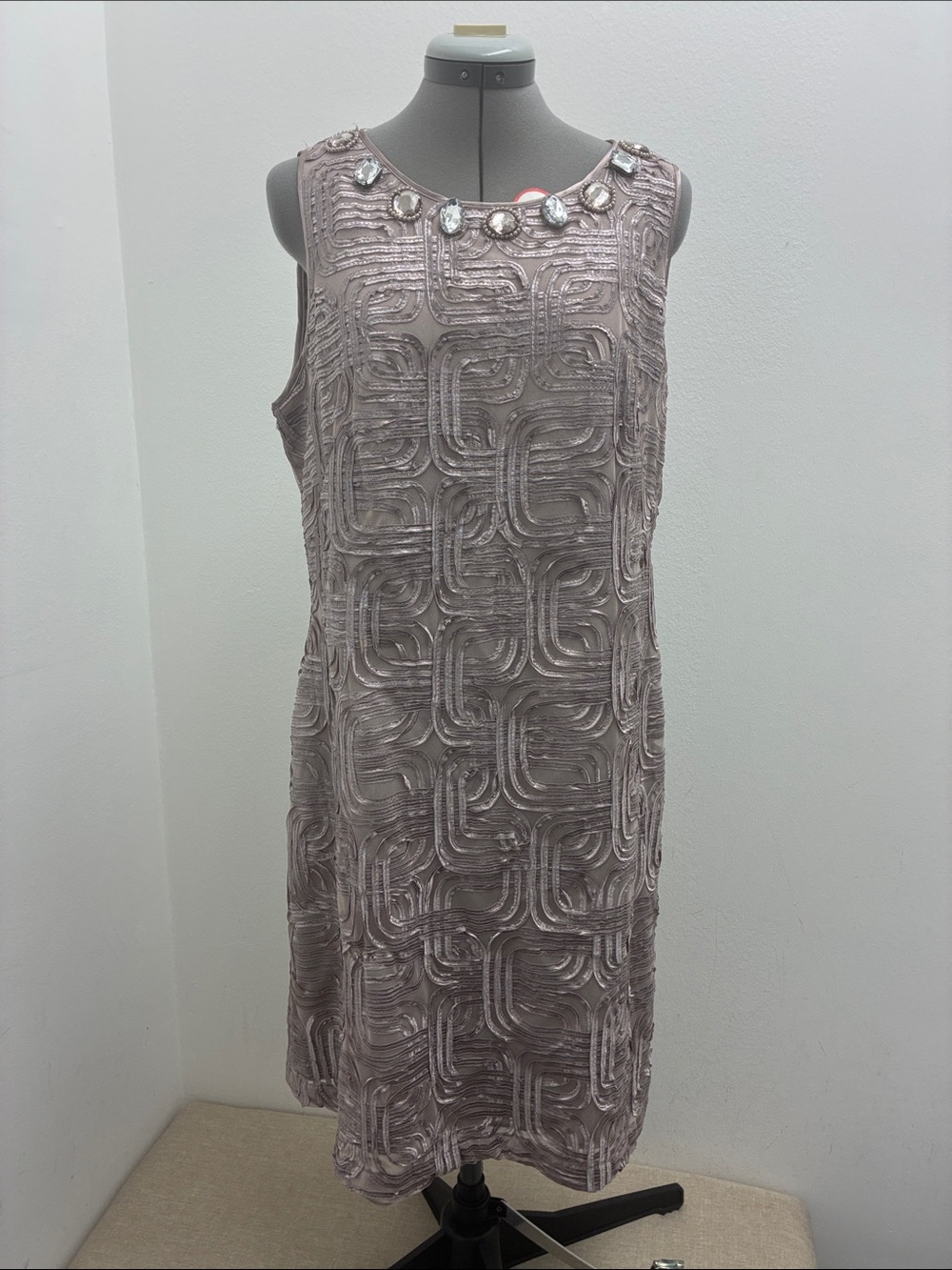 Jessica Howard Beaded Neckline Textured Midi Dress - Mauve